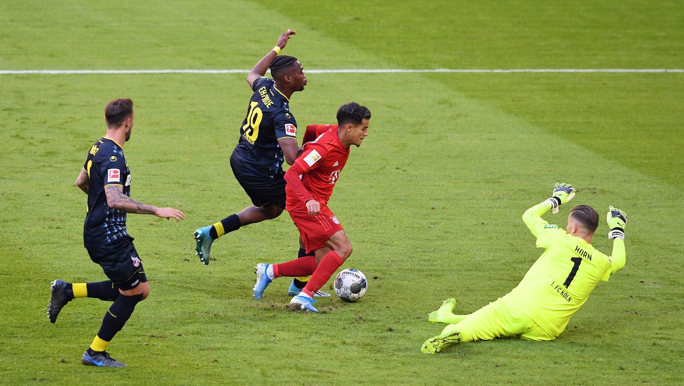 Kingsley Ehizibue foult Philippe Coutinho: Diese Szene beim Spiel Köln gegen Bayern München sorgte für viel böses Blut.