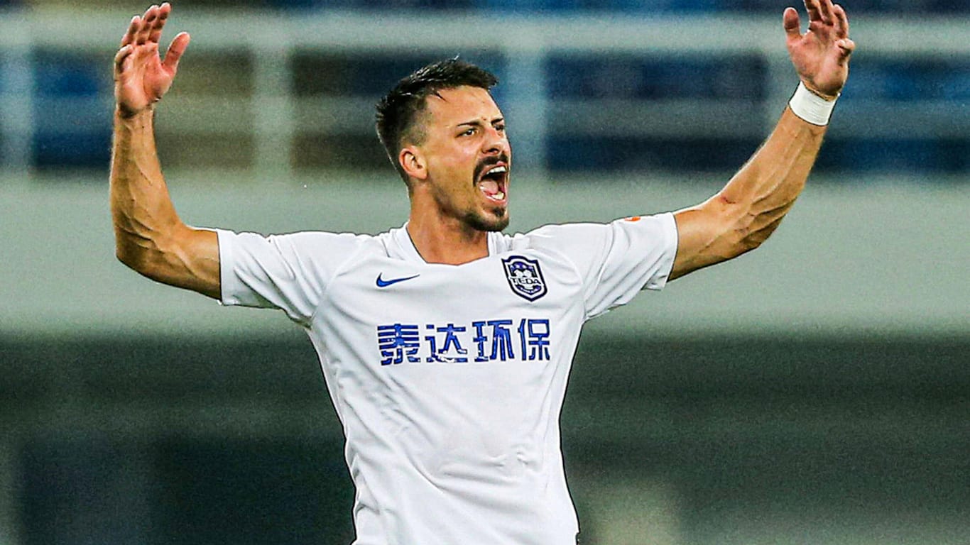 Sandro Wagner in China.