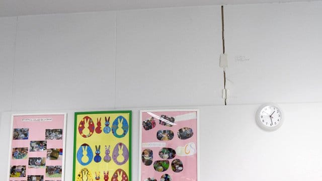 Ein Riss in der Wand eines Klassenraumes in der Tuttmannschule: Die Schule musste geschlossen werden. Ein Riss in der Wand eines Klassenraumes in der Tuttmannschule: Die Schule musste geschlossen werden.