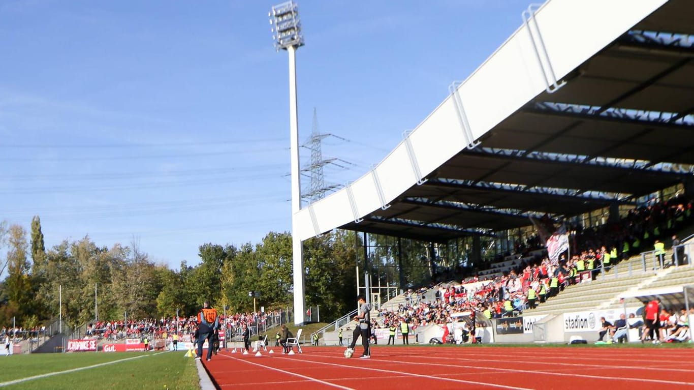 Die SG Wattenscheid 09 trägt im altehrwürdigen Lohrheide-Stadion ihre Heimspiele aus.
