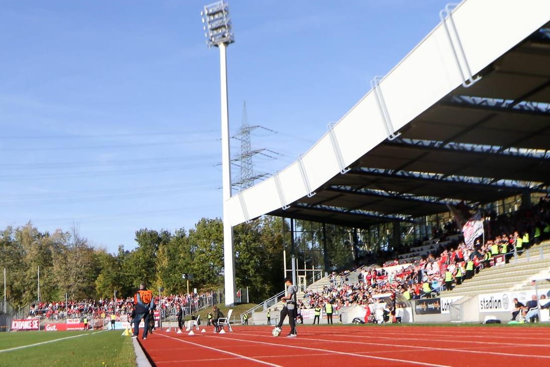 Die SG Wattenscheid 09 trägt im altehrwürdigen Lohrheide-Stadion ihre Heimspiele aus.