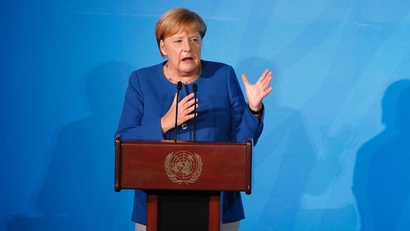Bundeskanzlerin Angela Merkel (CDU) spricht beim UN-Klimagipfel: Die Bundesregierung wolle mit diesen Programm ihren Beitrag zu einer "nachhaltigen Wirtschaft und zu einem nachhaltigen Leben weltweit" leisten.