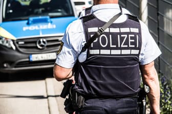 Polizei im Einsatz: In Bayern wurden zwei Personen wegen eines betrunkenen Geisterfahrers verletzt. (Symbolbild)