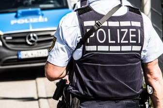 Polizei im Einsatz: In Bayern wurden zwei Personen wegen eines betrunkenen Geisterfahrers verletzt. (Symbolbild)