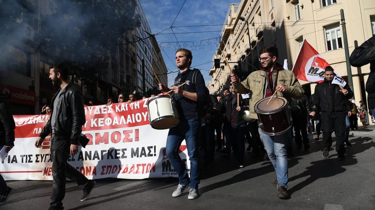 Proteste in Griechenland: Die kommunistische Gewerkschaft PAME hat zu landesweiten Streiks aufgerufen. (Archivbild)