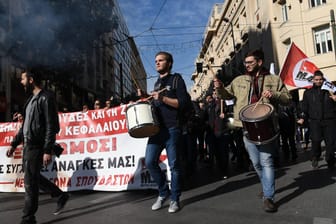 Proteste in Griechenland: Die kommunistische Gewerkschaft PAME hat zu landesweiten Streiks aufgerufen. (Archivbild)