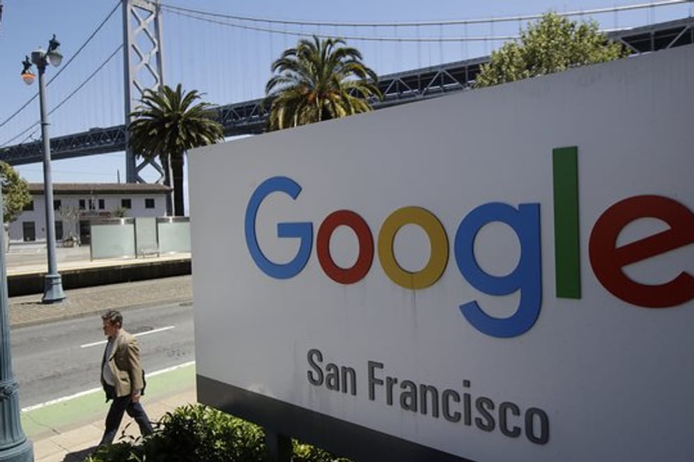 Firmenschild von Google in San Francisco: Jetzt hat auch Google ein Abo-Angebot.