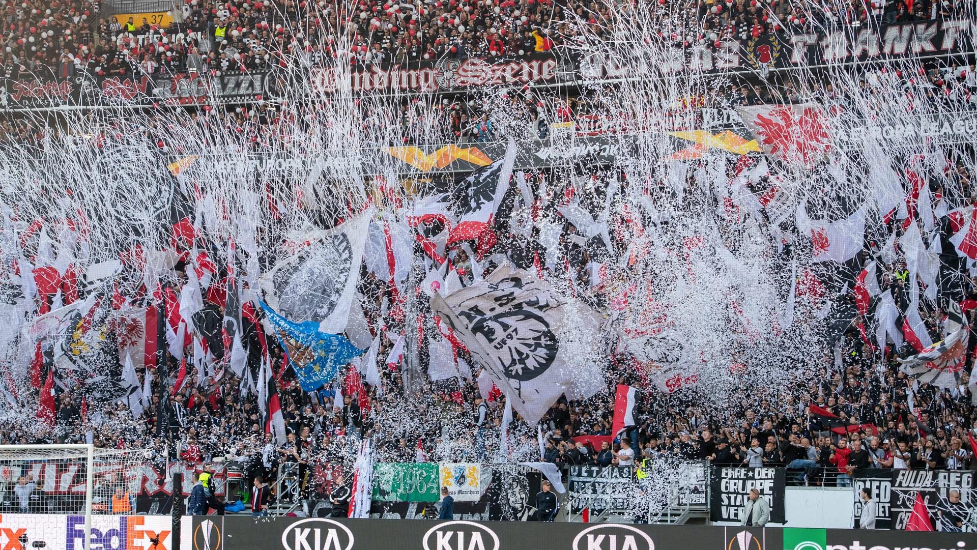 Choreo von Frankfurt-Fans: Die Stadt hat jede Menge Sport zu bieten.