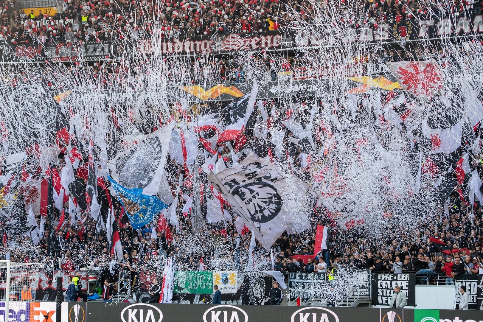 Choreo von Frankfurt-Fans: Die Stadt hat jede Menge Sport zu bieten.