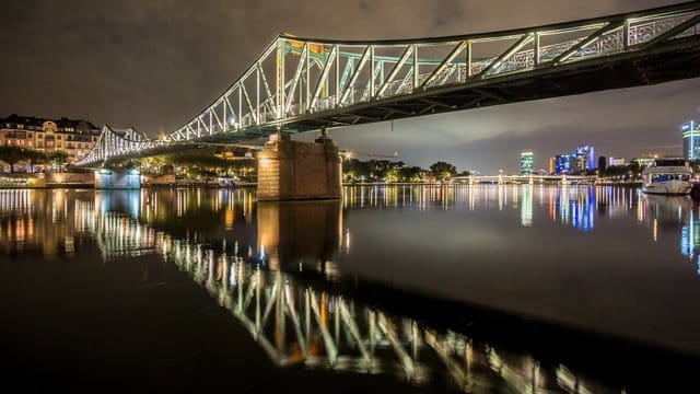 Eiserner Steg gespiegelt
