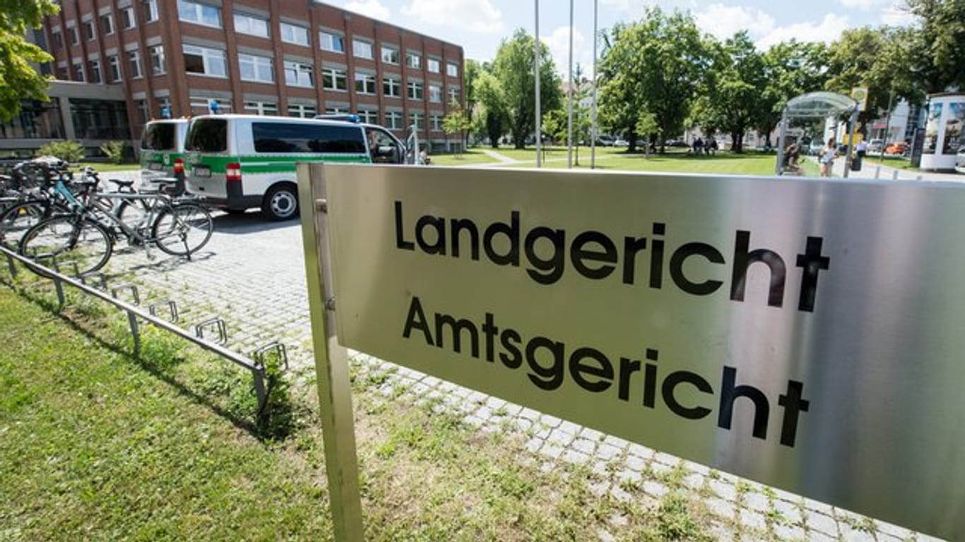 Das Land- und Amtsgericht in Landshut (Symbolbild): Ein Gericht in Landshut hatte Haftbefehl gegen den Mann erlassen, wie die philippinische Einwanderungsbehörde mitteilte.