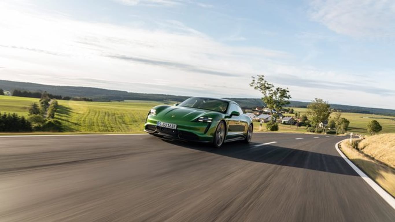 Renner unter Strom: Der Elektro-Porsche Taycan leistet bis zu 761 PS und kann bis zu 260 km/h schnell werden.