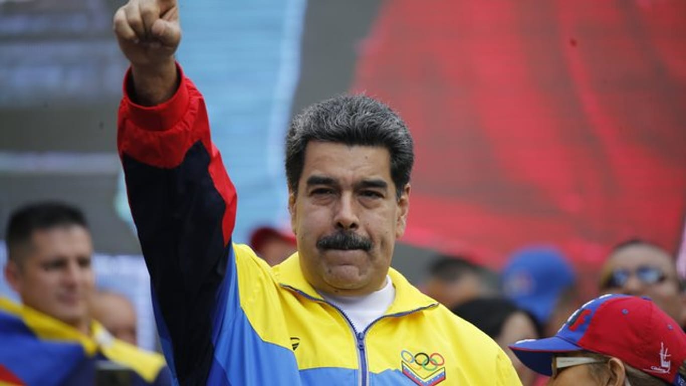 Mitten im Machtkampf zwischen Regierung und Opposition in Venezuela will sich Präsident Nicolás Maduro Unterstützung von Kremlchef Wladimir Putin holen.