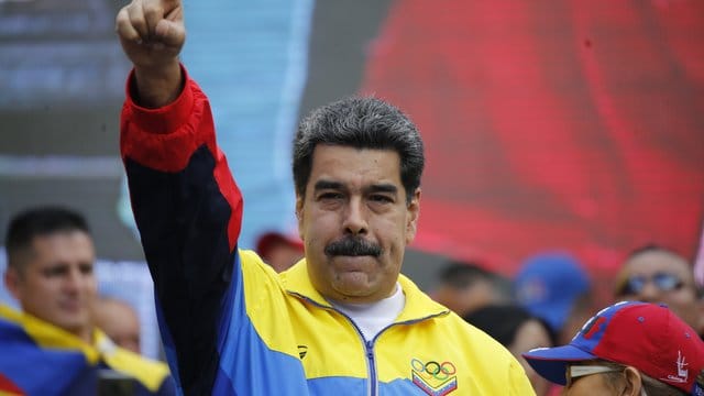 Mitten im Machtkampf zwischen Regierung und Opposition in Venezuela will sich Präsident Nicolás Maduro Unterstützung von Kremlchef Wladimir Putin holen.