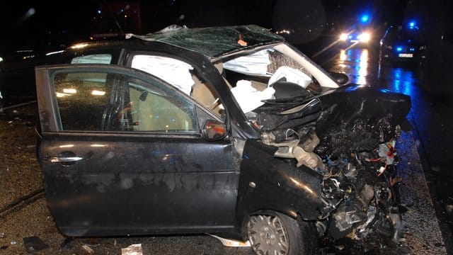 Auf der Flucht vor der Polizei hatte ein Freigänger als Geisterfahrer einen Unfall verursacht.