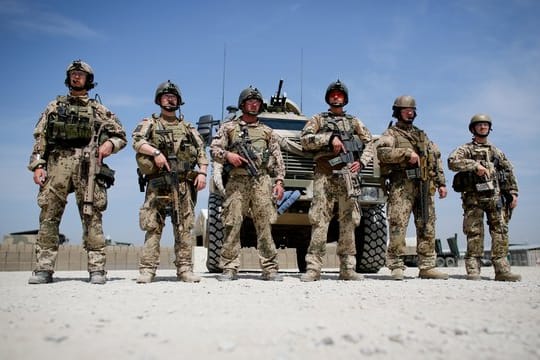 Soldaten der Bundeswehr im Feldlager von Kundus.