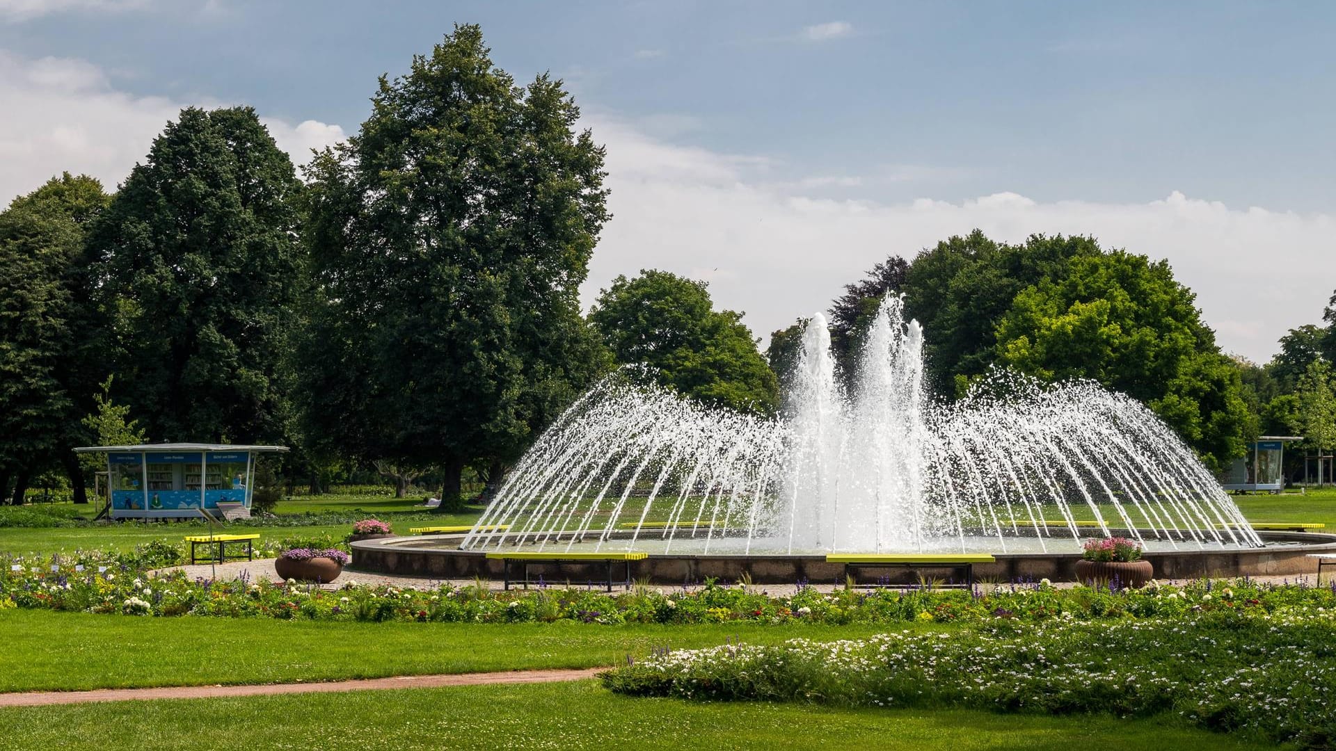 Die Erfurter Gartenbauausstellung egapark gehört mit einer Fläche von 36 Hektar zu den großen Garten- und Freizeitparks Deutschland: Zu DDR-Zeiten fand hier die Internationale Gartenbauaustellung (IGA) statt.