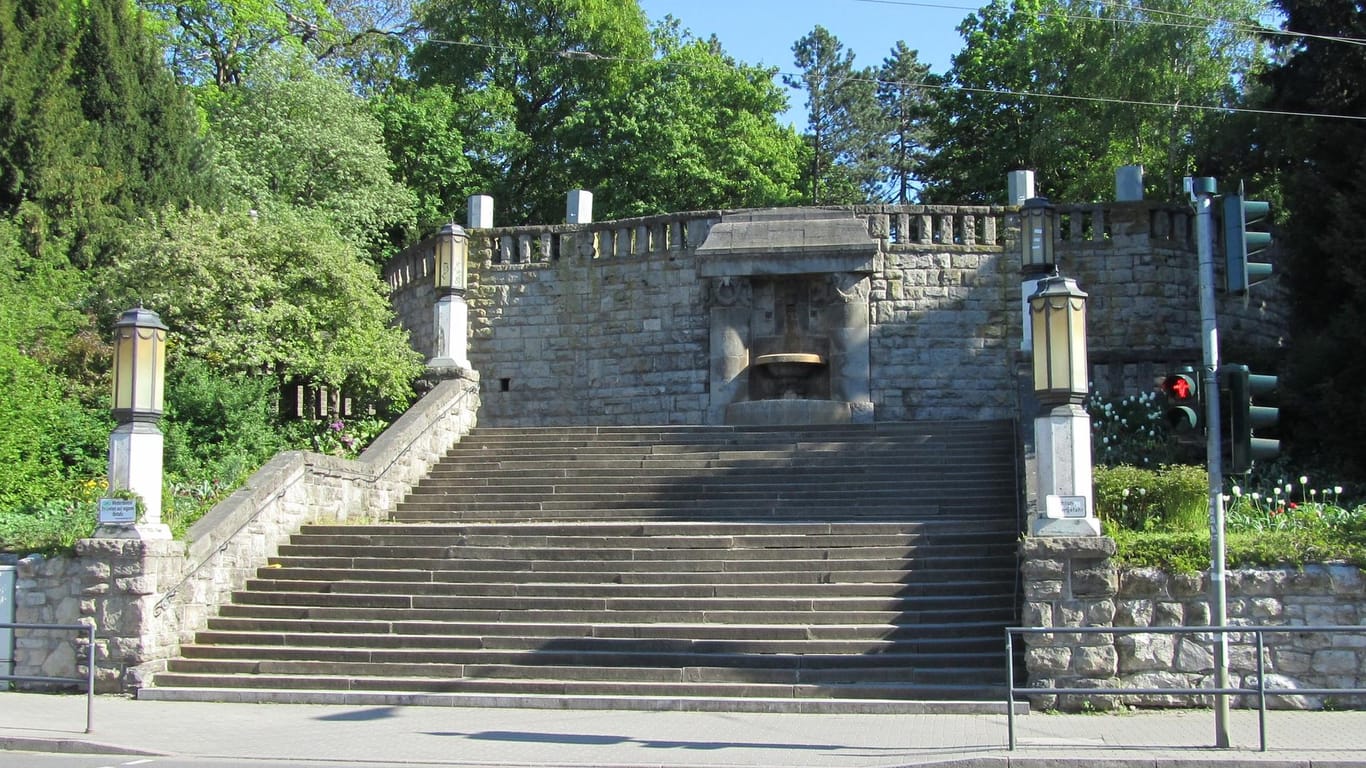Die pompöse Treppenanlage des Erfurter Stadtparks: Die denkmalgeschützte Parkanlage liegt südlich hinterm Hauptbahnhof.