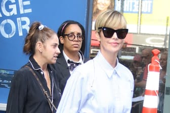 Charlize Theron in New York: Die Schauspielerin hat einen neuen Look – den Pixie-Cut.