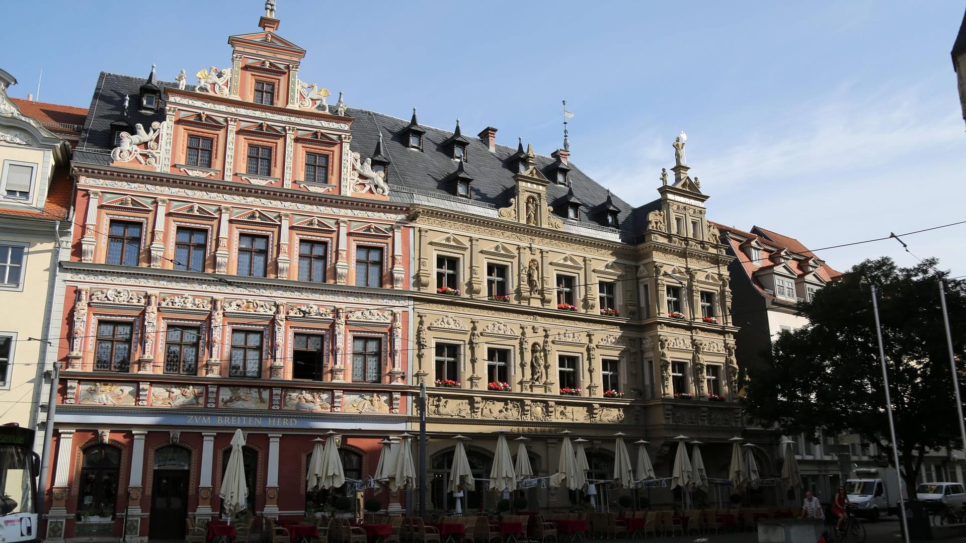 Fischmarkt in Erfurt: Dort befindet sich das "Haus zum breiten Herd" und das Gildehaus, alte Patrizier Häuser der Renaissance.