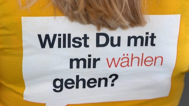 Werbung für den Wahl-O-Mat auf einem T-Shirt: Mit ihm können Sie ermitteln, welche Partei Ihre Interessen am ehesten vertritt.