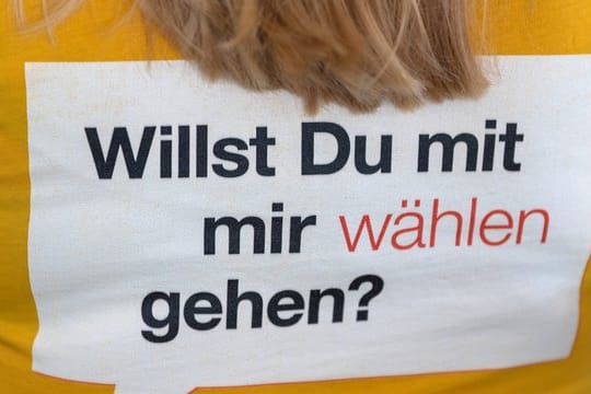 Werbung für den Wahl-O-Mat auf einem T-Shirt: Mit ihm können Sie ermitteln, welche Partei Ihre Interessen am ehesten vertritt.