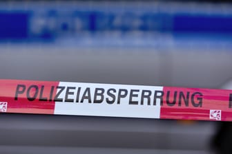 Eine Polizeiabsperrung: Der Fundort der Granate wurde in einem Umkreis von 150 Metern geräumt.