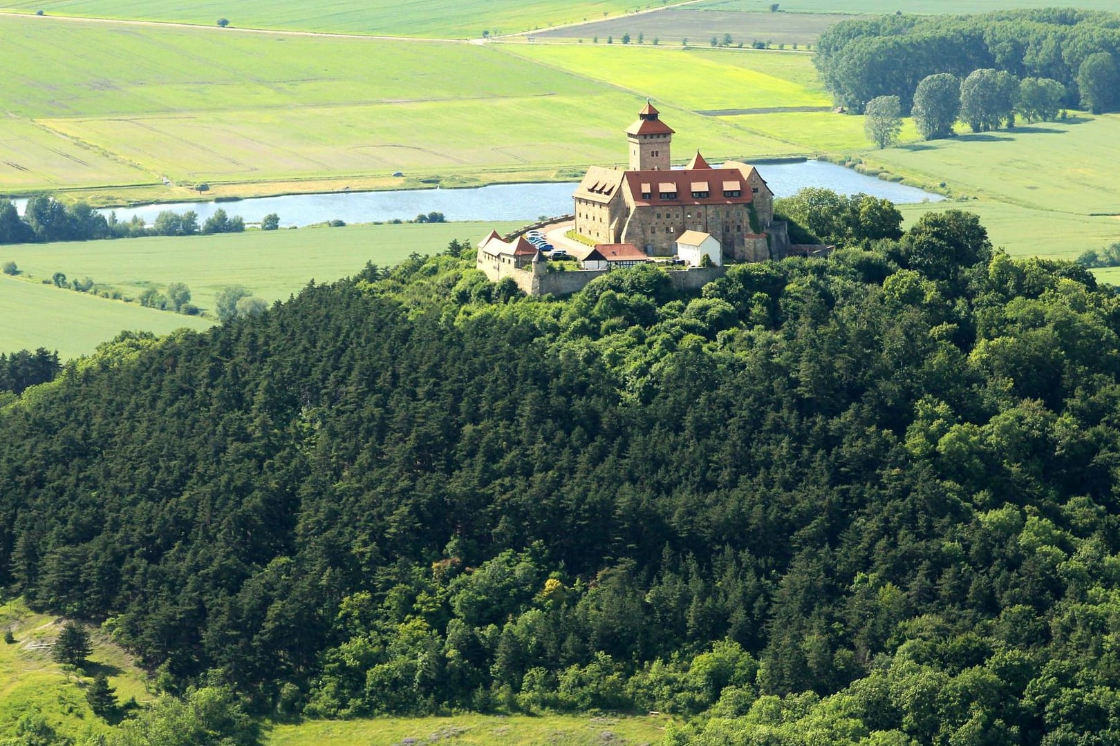 Blick auf die Veste Wachsenhausen: Sie ist eine der Drei Gleichen im Amt Wachsenburg.