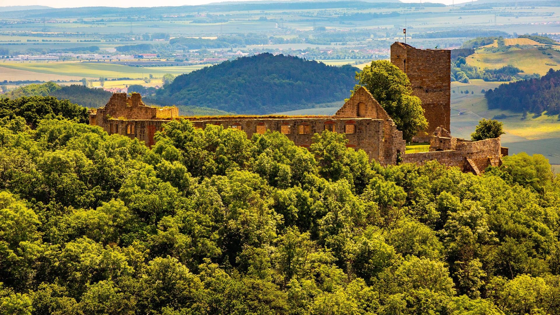 Die Burg Gleichen: Sie ist die dritte Burg der Drei Gleichen und befindet sich im Landkreis Gotha bei Wandersleben.