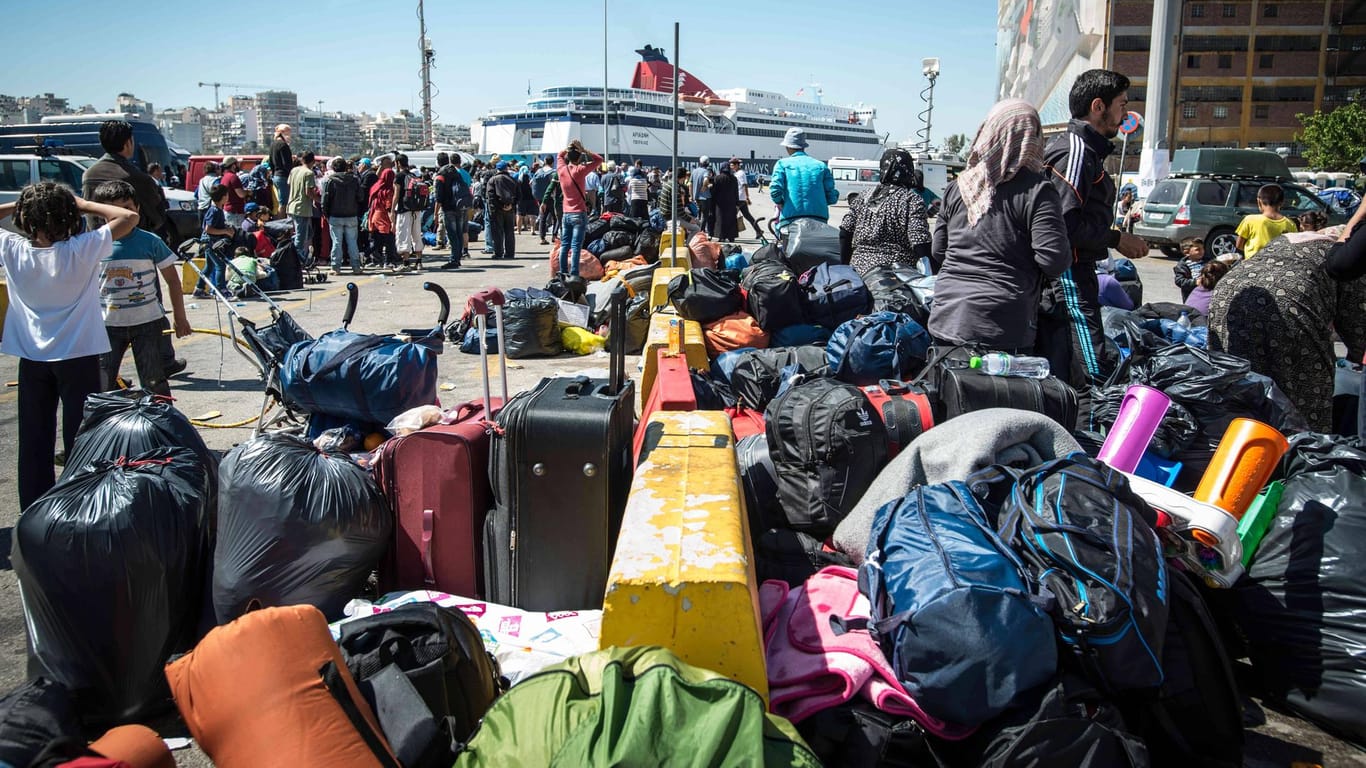 Flüchtlinge in Griechenland: Allein am Dienstag setzten 654 Menschen zu den griechischen Inseln über.
