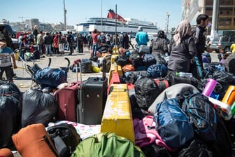 Flüchtlinge in Griechenland: Allein am Dienstag setzten 654 Menschen zu den griechischen Inseln über.
