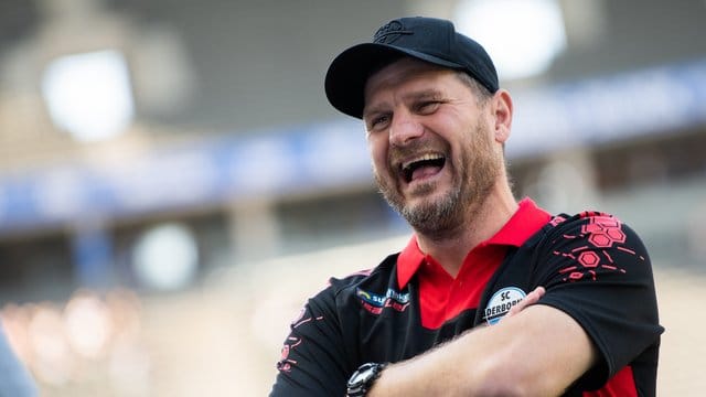 Auch vor dem schweren Heimspiel gegen Bayern München kämpferisch: Paderborns Trainer Steffen Baumgart.