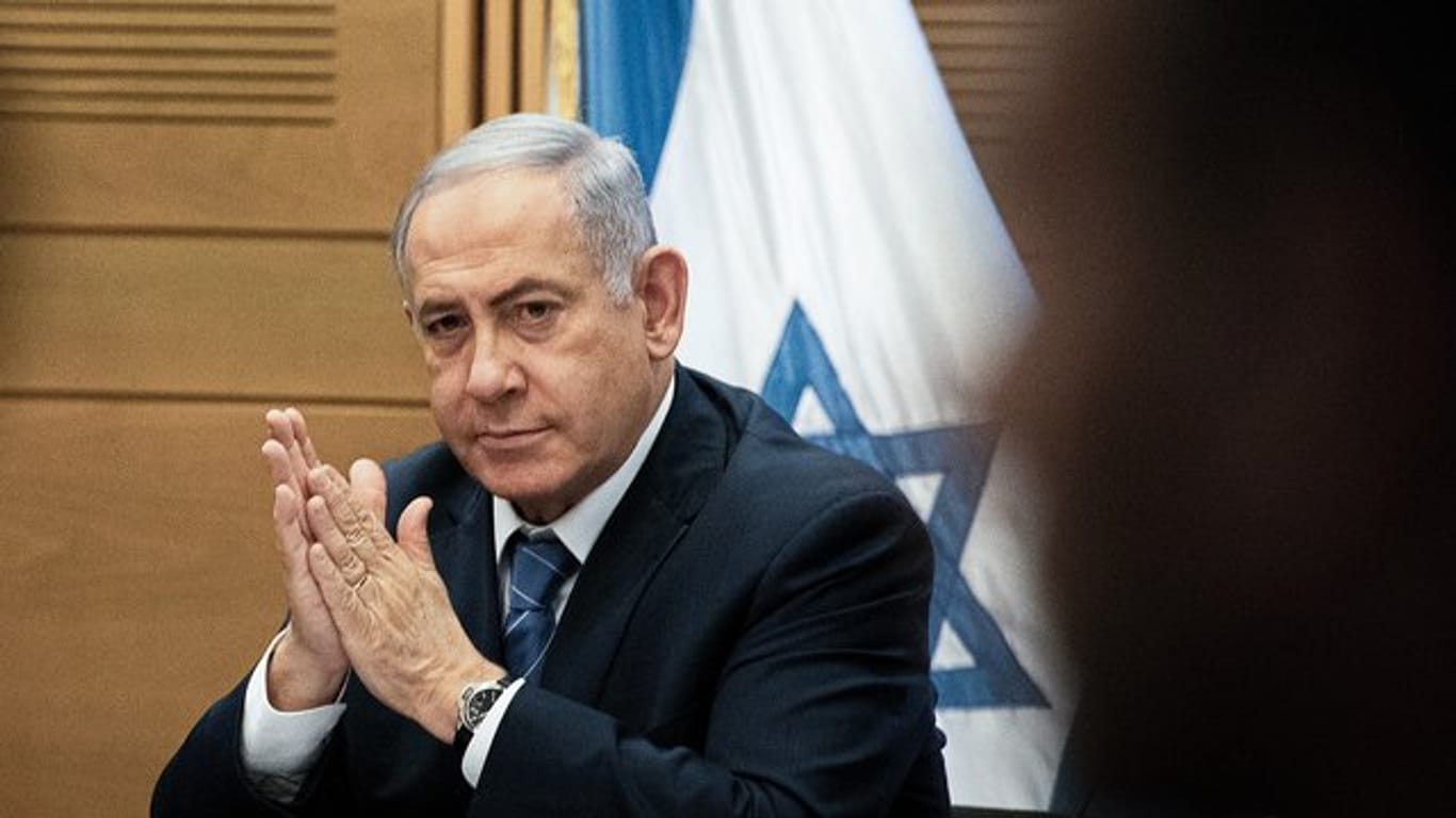 Benjamin Netanjahu hat einen Unterstützer mehr als sein oppositioneller Herausforderer Benny Gantz vom Mitte-Bündnis Blau-Weiß.