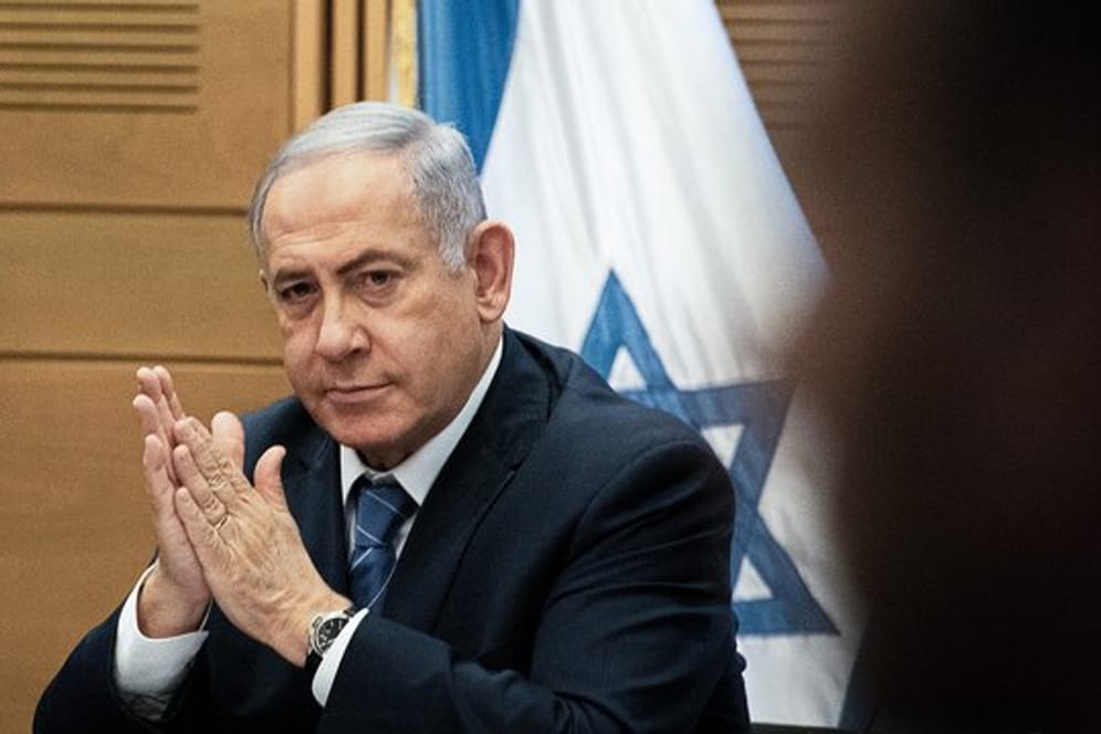 Benjamin Netanjahu hat einen Unterstützer mehr als sein oppositioneller Herausforderer Benny Gantz vom Mitte-Bündnis Blau-Weiß.