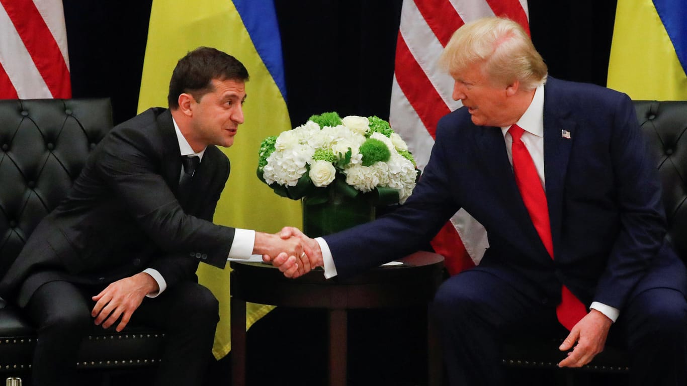 US-Präsident Donald Trump trifft den ukrainischen Präsidenten Wolodymyr Selenskyj bei UN-Gipfel. Nun droht ihm ein Amtsenthebungsverfahren.