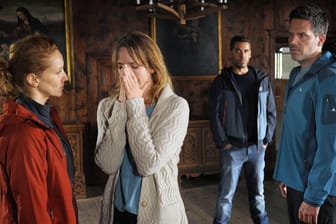 Marisa (Milena Dreissig) und Martin Born (Tim Bergmann, r) fürchten um das Leben ihrer entführten Tochter.