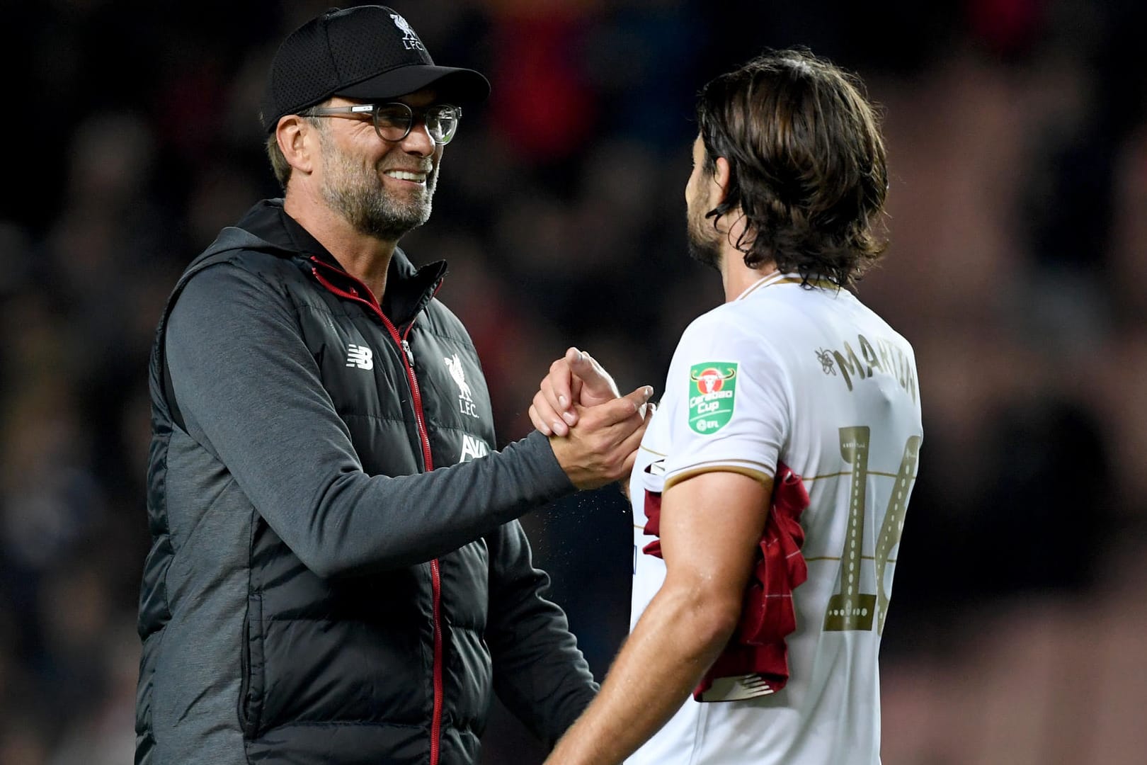 Erleichtert: Liverpool-Trainer Jürgen Klopp nach der Partie mit Russell Martin von Milton Keynes.