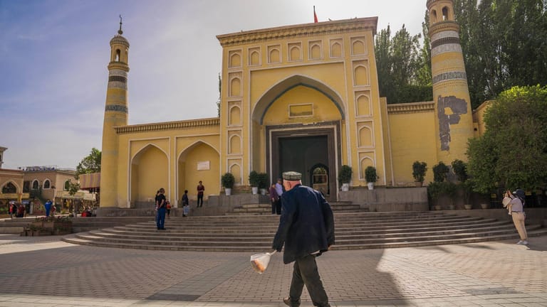 Moschee in der uigurischen Stadt Kashgar: Das Gebäude ist meist leer, wie ein arabischer Blogger Mitte 2019 berichtete. Sicherheitsleute hatten ihm verboten, Moscheen in Xinjiang zu filmen. (19. April 2019)