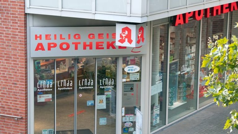 Nach den Todesfällen durch einen Giftstoff aus einer Kölner Apotheke ermittelt eine Mordkommission auf Hochtouren.