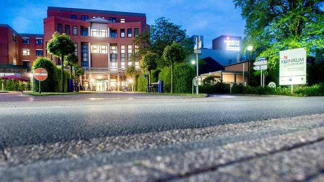 Wegen Totschlags durch Unterlassen hat die Staatsanwaltschaft Oldenburg fünf ehemalige Vorgesetzte von Niels Högel am Oldenburger Klinikum angeklagt. Wegen Totschlags durch Unterlassen hat die Staatsanwaltschaft Oldenburg fünf ehemalige Vorgesetzte von Niels Högel am Oldenburger Klinikum angeklagt.
