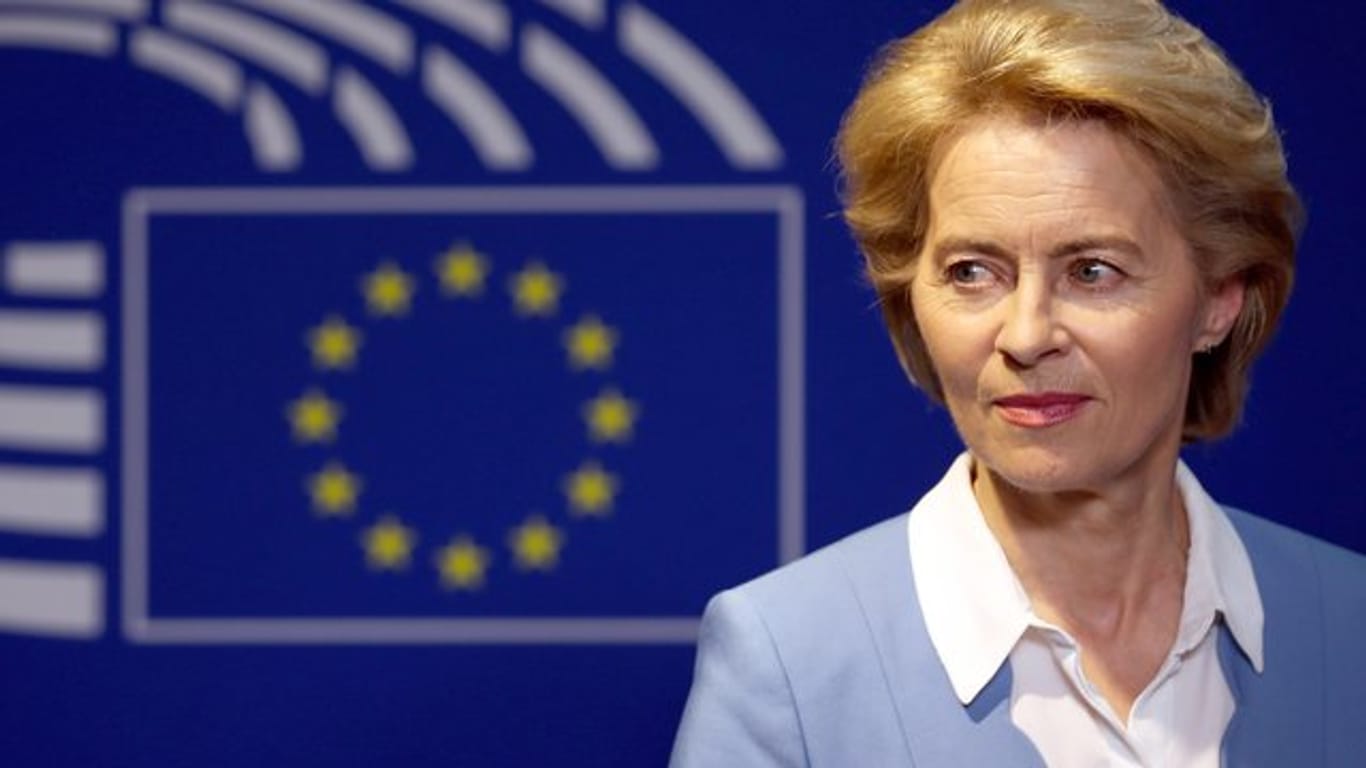 Ursula von der Leyen stößt mit zwei ihrer Kommissions-Kandidaten auf Widerstand im EU-Parlament.