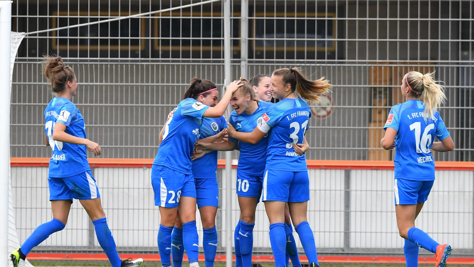 Freude beim 1. FFC Frankfurt: Gegen Bayer Leverkusen gewannen die Frankfurterinnen 3:1.