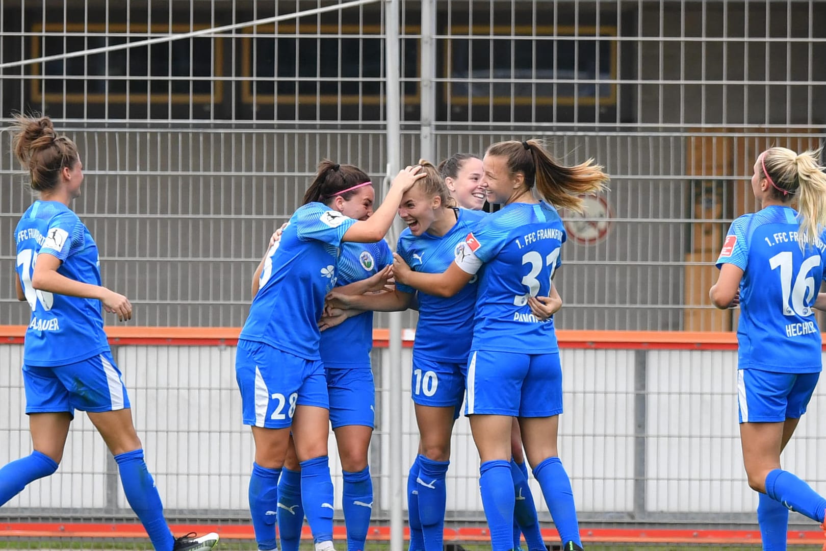 Freude beim 1. FFC Frankfurt: Gegen Bayer Leverkusen gewannen die Frankfurterinnen 3:1.