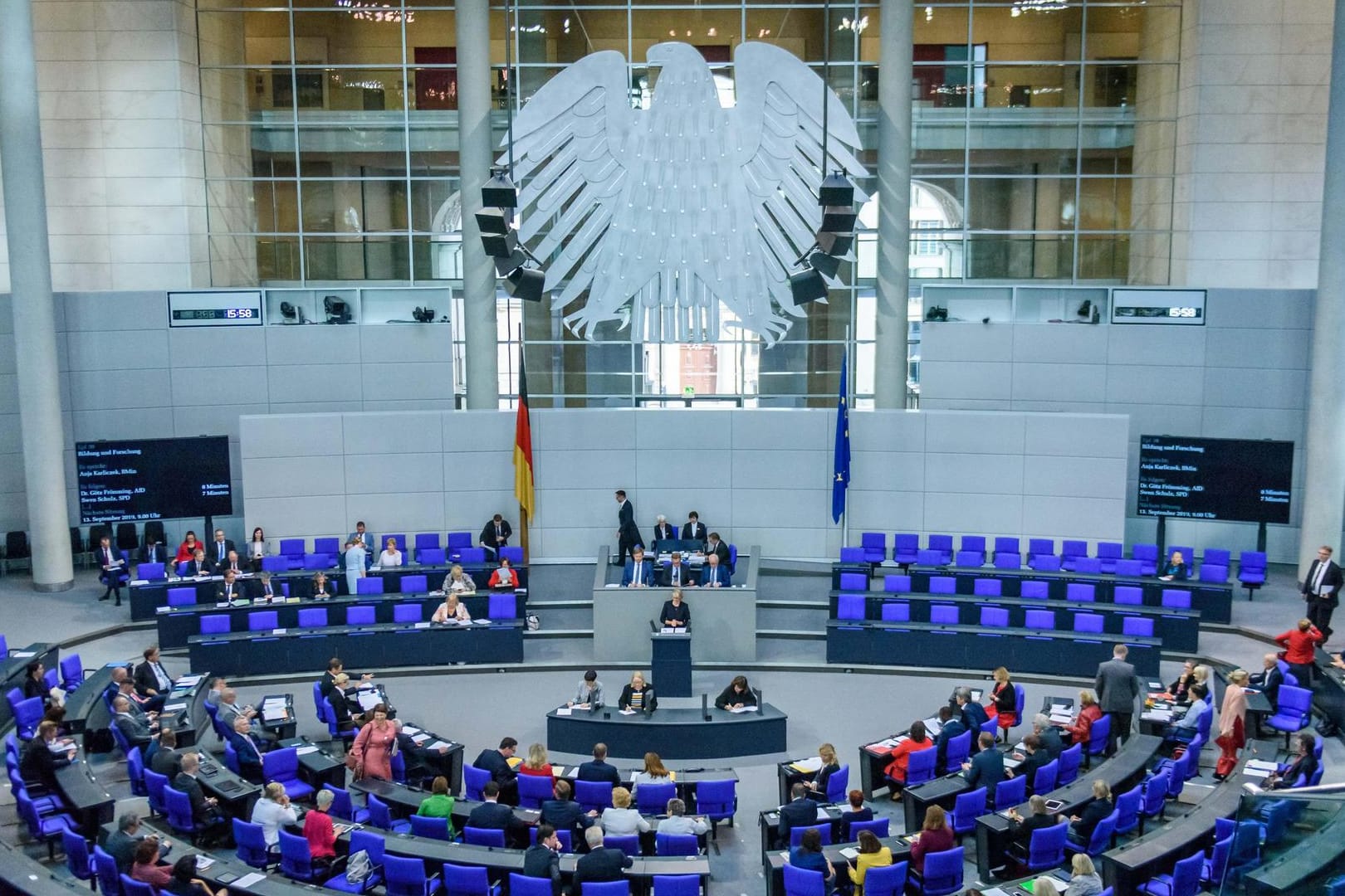 Der Plenarsaal des Bundestages: Ende Mai hatte die EU-Kommission den Mitgliedsstaaten die Aufnahme von Beitrittsgesprächen empfohlen.