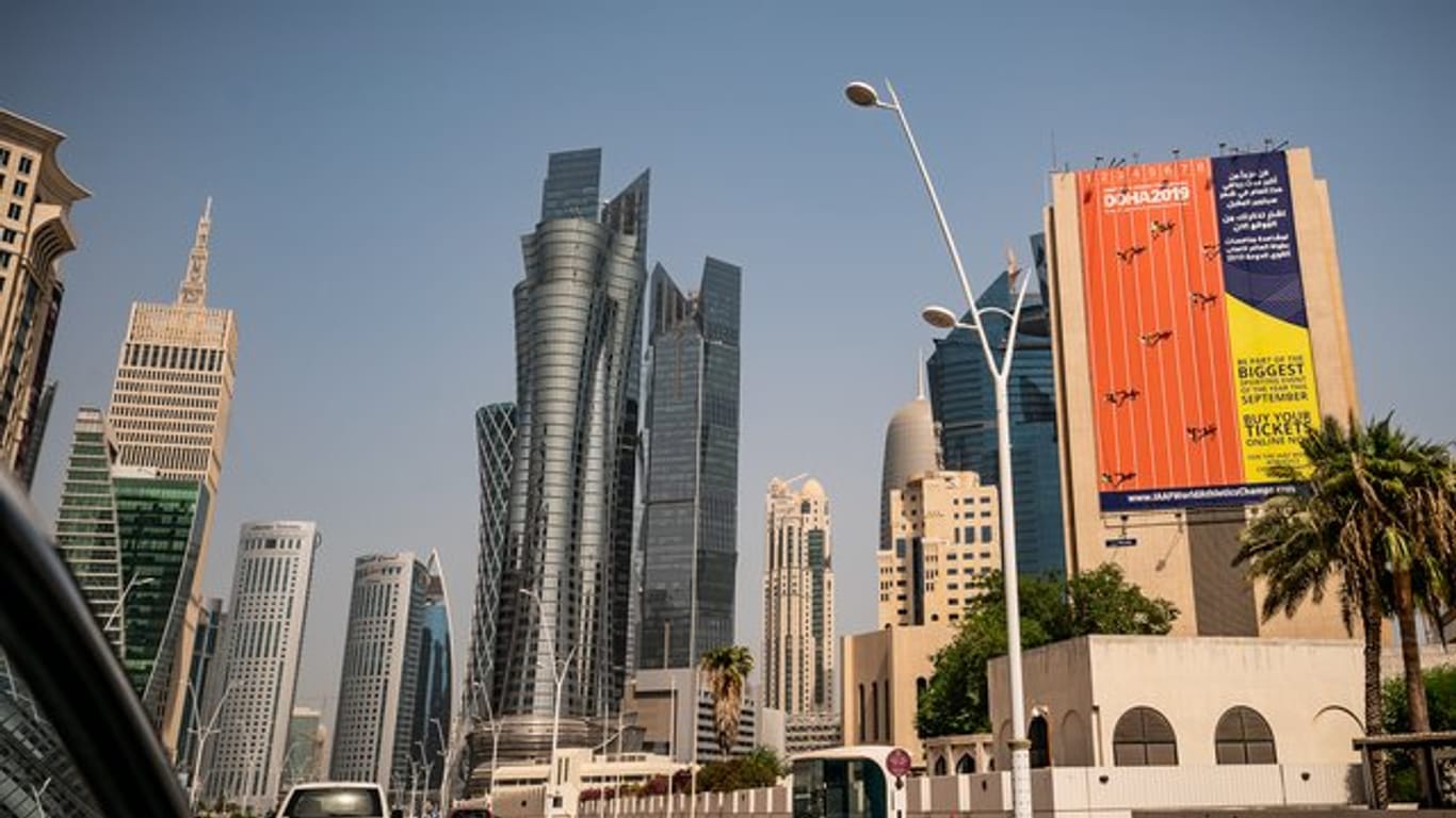 Die Wüsten-WM ist angesichts des Standortes umstritten: Werbung für die Titelkämpfe in Doha.