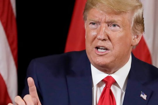 US-Präsident Donald Trump bezeichnete die Regierungsmitarbeiter, die dem Whistleblower offenbar Informationen zukommen ließen, als "Spione".