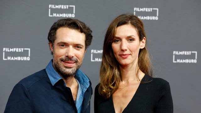 Regisseur Nicolas Bedos und Hauptdarstellerin Doria Tillier eröffneten mit ihrem Film "Die schönste Zeit unseres Lebens" das Filmfest Hamburg. Regisseur Nicolas Bedos und Hauptdarstellerin Doria Tillier eröffneten mit ihrem Film "Die schönste Zeit unseres Lebens" das Filmfest Hamburg.