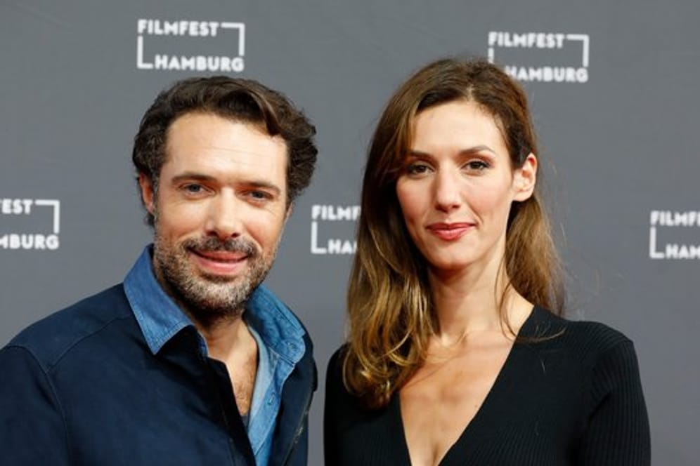 Regisseur Nicolas Bedos und Hauptdarstellerin Doria Tillier eröffneten mit ihrem Film "Die schönste Zeit unseres Lebens" das Filmfest Hamburg.