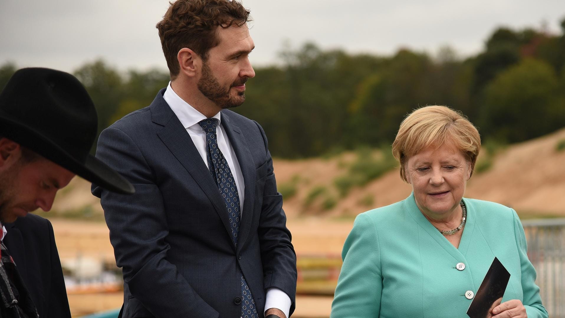 Friedrich Curtius (l.) bei der Grundsteinlegung der DFB-Akademie am Donnerstag mit Bundeskanzlerin Angela Merkel.