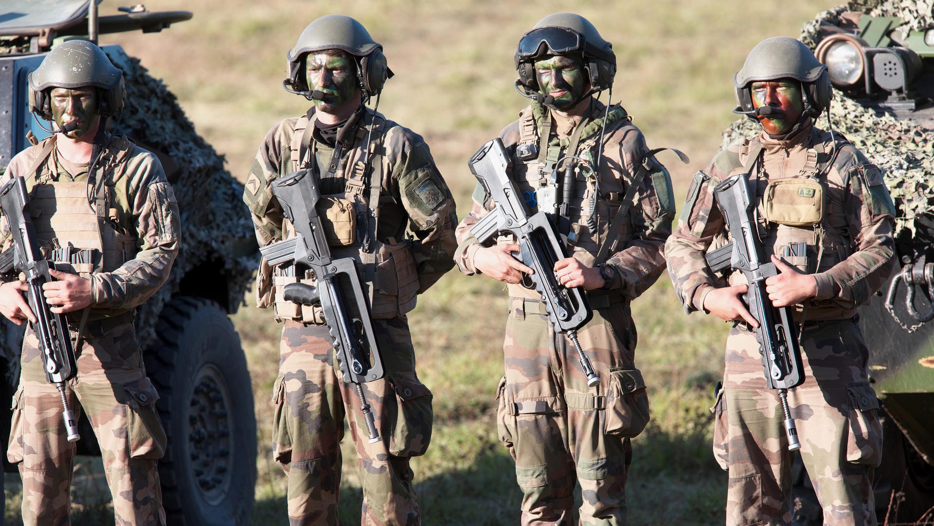 Deutsche Bundeswehrsoldaten mit französischen Kollegen in Mühlheim: Die deutschen Streitkräfte melden 39 Waffen und knapp 20.000 Schuss Munition als verloren.